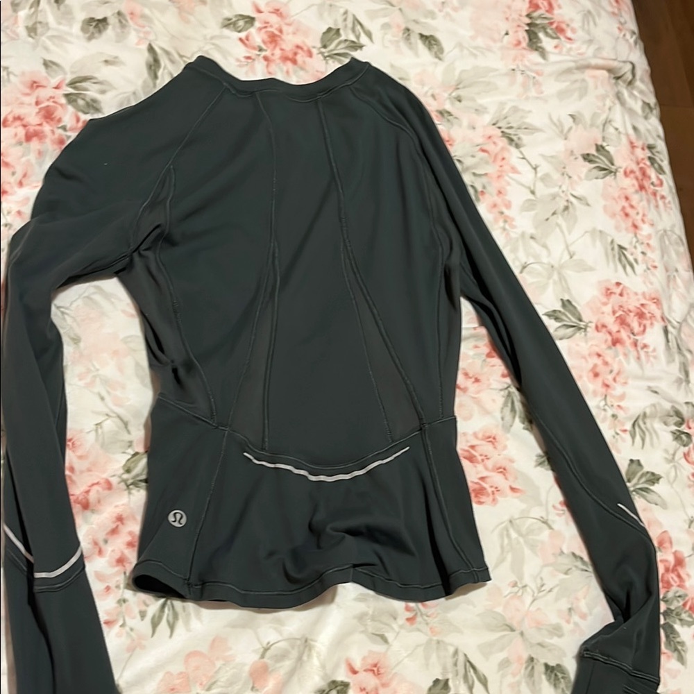 Lululemon Athletica Fitted Gray Long Sleeve Top